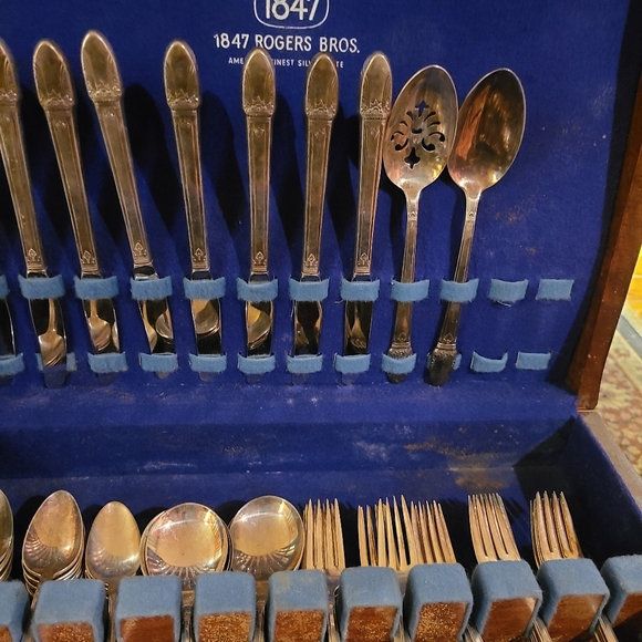 Silverware - Picture 3 of 5